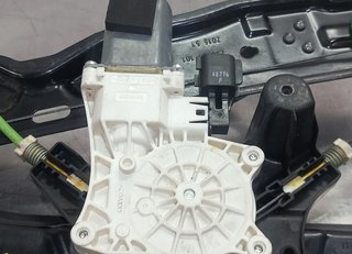 ELEVALUNAS DELANTERO DERECHO JAGUAR F-PACE 204DTD