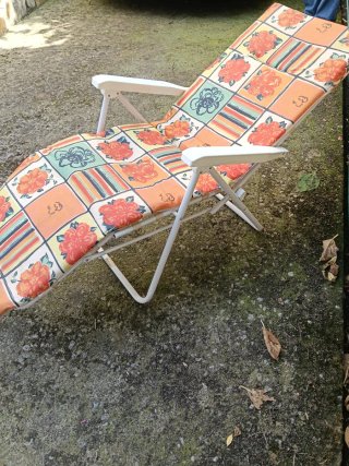 Butaca tumbona plegable estampado floral