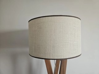Lámpara de pie Wabi Home Lizer