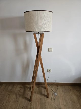 Lámpara de pie Wabi Home Lizer