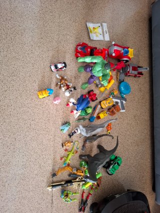 Lote de Juguetes: Figuras y Coches