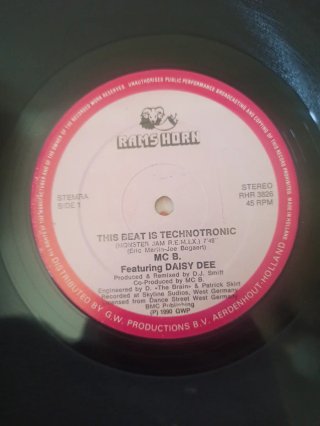MC B. Daisy Dee - This Beat Is Technotronic