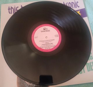 MC B. Daisy Dee - This Beat Is Technotronic