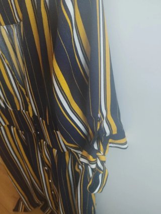 Elegante vestido de rayas