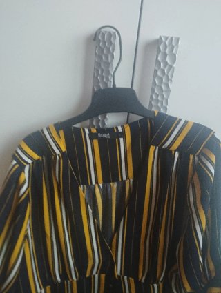 Elegante vestido de rayas