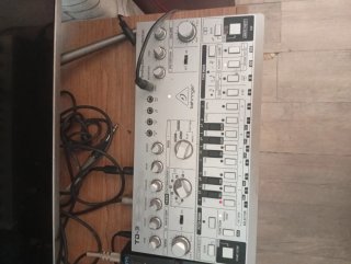 Behringer TD-3 Sintetizador Analógico