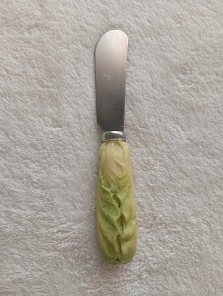Soporte y 6 cuchillos de untar en forma de lechuga