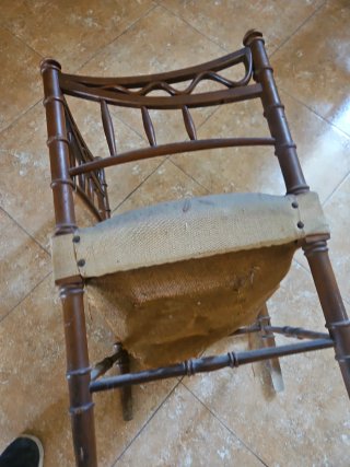 Silla de esquina antigua de madera