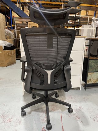 Silla de oficina ergonómica negra
