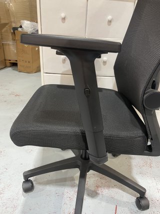 Silla de oficina ergonómica negra