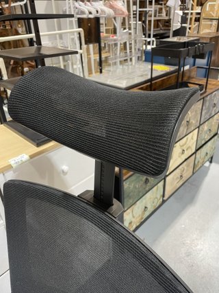Silla de oficina ergonómica negra