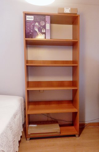 Estantería grande de madera