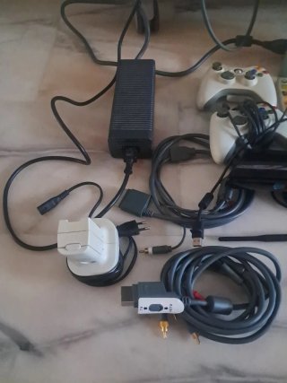 Xbox 360 con juegos y accesorios