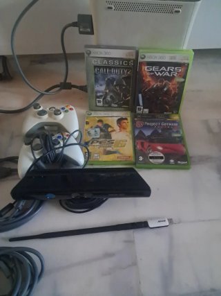 Xbox 360 con juegos y accesorios