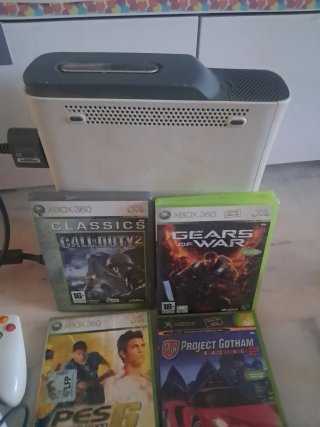 Xbox 360 con juegos y accesorios