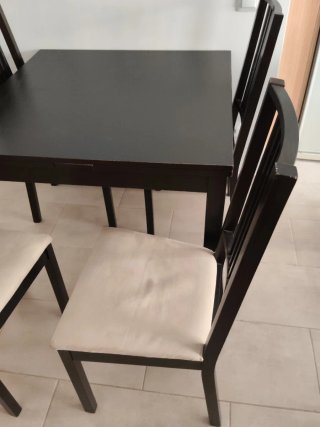 Mesa de comedor con 4 sillas
