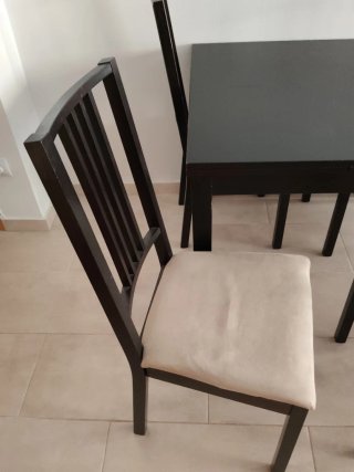 Mesa de comedor con 4 sillas