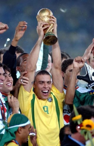 Camiseta Retro de R9 Brasil Mundial 2002 Local
