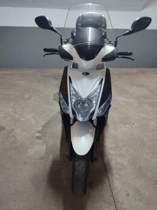 KYMCO Agility City 125 Scooter Negra/Blanca