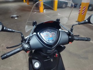 KYMCO Agility City 125 Scooter Negra/Blanca