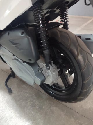 KYMCO Agility City 125 Scooter Negra/Blanca