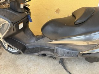 Suzuki Burgman 125 gris