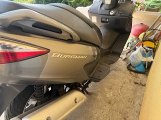 Suzuki Burgman 125 gris