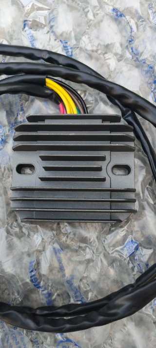 Regulador de corriente para moto
