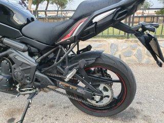 Kawasaki Versys 650 Negra y roja