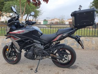 Kawasaki Versys 650 Negra y roja