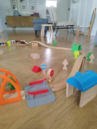 Tren de madera Ikea + accesorios