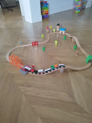 Tren de madera Ikea + accesorios