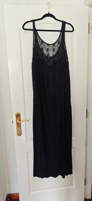 Vestido negro con encaje