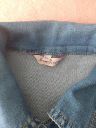 Chaqueta vaquera con abalorios