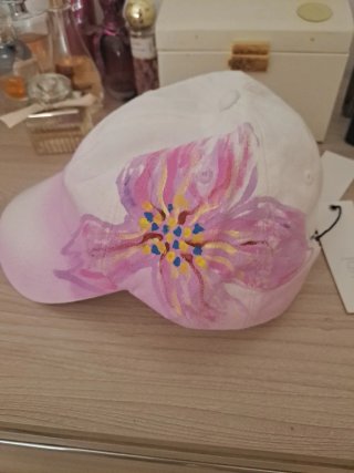 Berretto donna Gaudì con fiore dipinto