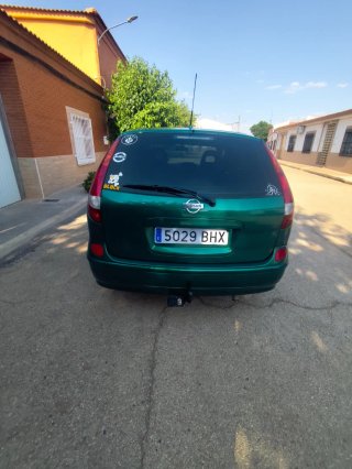 Nissan Almera Tino 2001