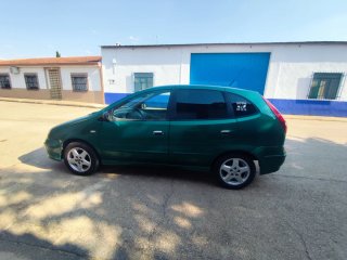 Nissan Almera Tino 2001