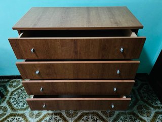 Cómoda de madera marrón