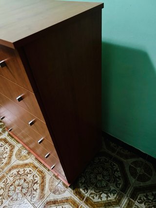 Cómoda de madera marrón