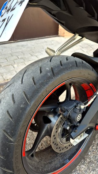 Triumph Street Triple 765 Roja y Negra