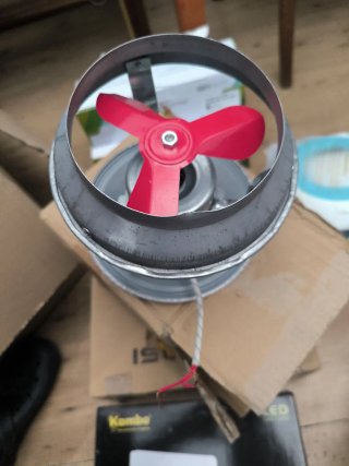 Ventilador de chimenea metálico
