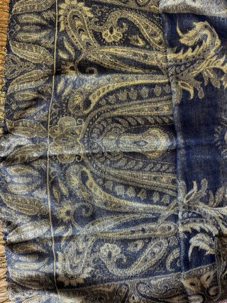 Pañuelo cuello azul y dorado con flecos