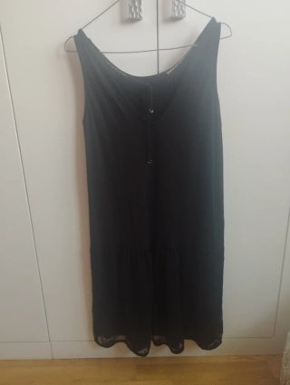 Vestido negro con puntilla