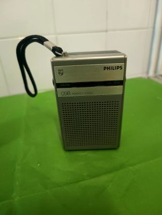2 radios portátiles Artech y Philips