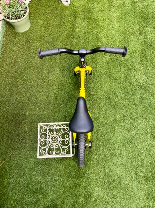 Bicicleta sin pedales Sawyer amarilla