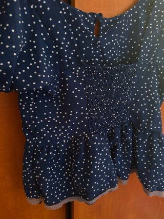 Top azul marino lunares mangas abullonadas