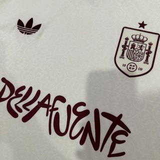 Camiseta España x Dellafuente