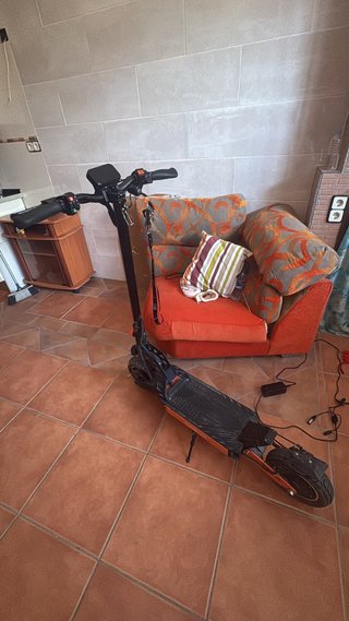 Patinete Eléctrico  te viene con cargador incluido