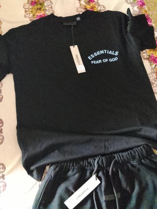 Conjunto Essentials Fear of God Negra Talla S y M