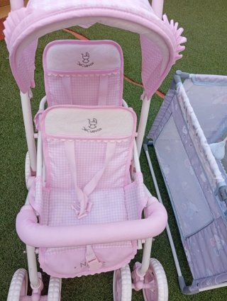 Cuna y carrito doble de muñecos